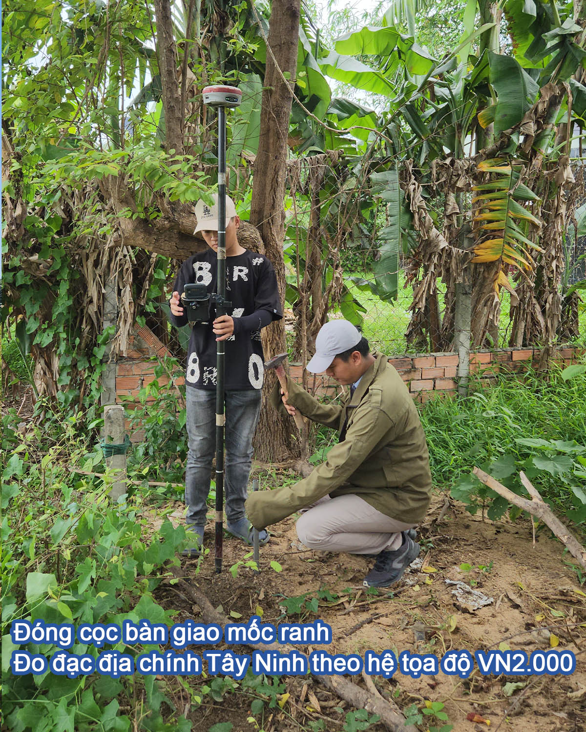Đóng cọc bàn giao mốc ranh giới thửa đất sau khi đo đạc địa chính đất Tây Ninh.jpg (538 KB)