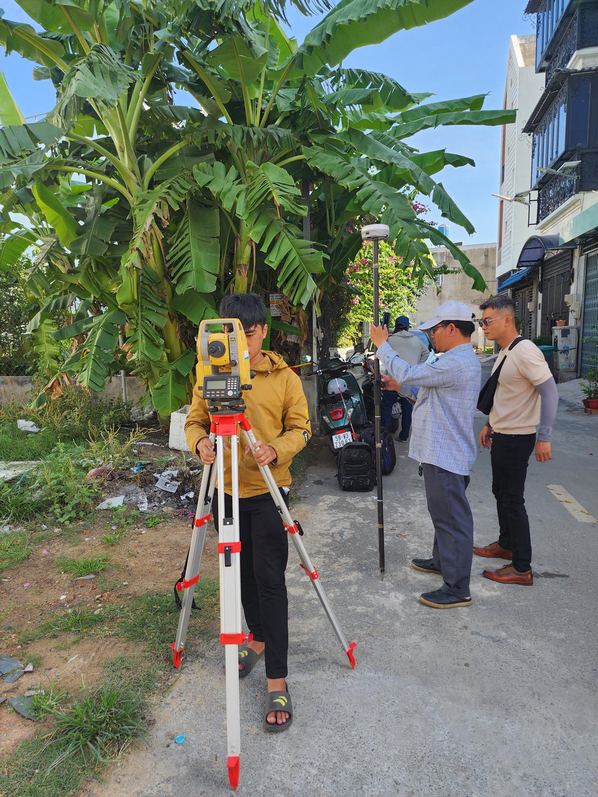 Đo cắm mốc xây dựng công trình nhà ở tại Hóc Môn theo giấy phép xây dựng - Dịch vụ địa chính.jpg (448 KB)